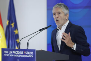 El ministro del Interior, Fernando Grande-Marlaska, participa en la clausura del acto ‘Por un pacto de Estado frente a la emergencia climática’, este lunes en Madrid. EFE/ Chema Moya