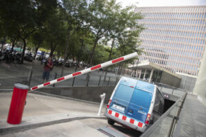 Imagen de archivo del acceso a la Ciudad de la Justicia en Barcelona. EFE/ Marta Pérez