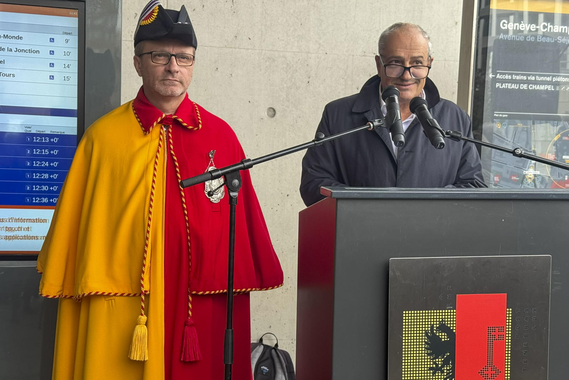 GINEBRA, 29/09/2025.-Alfonso Gómez, alcalde de Ginebra, interviene durante el acto de homenaje a Miguel Servet este lunes en la ciudad de Ginebra, donde el célebre humanista español murió ejecutado en 1553, durante la época en que la ciudad estaba dominada por el teólogo protestante Juan Calvino.-EFE/ Antonio Broto
