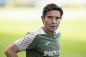 El entrenador del Villarreal, Marcelino García, durante el entrenamiento realizado este lunes previo al encuentro de este martes en Londres ante el Tottenham en su debut en la presente edición de la Liga de Campeones. EFE/Andreu Esteban