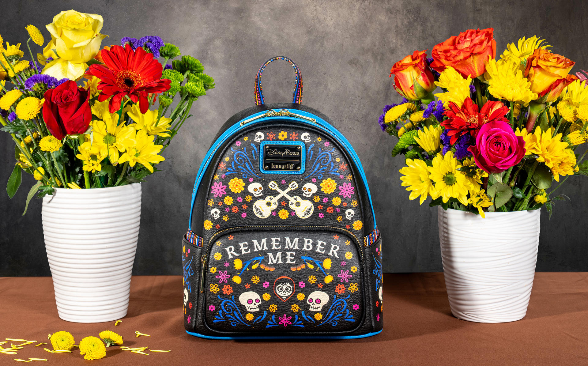Fotografía cedida por Disney donde se muestra una mochila decorada con ornamentos alusivos a la película animada 'Coco' preparada con ocasión del Mes de la Herencia Hispana y Latinoamericana en el parque temático Magic Kingdom en Walt Disney World Resort en Lake Buena Vista, Florida (EE.UU.). EFE/Disney /
