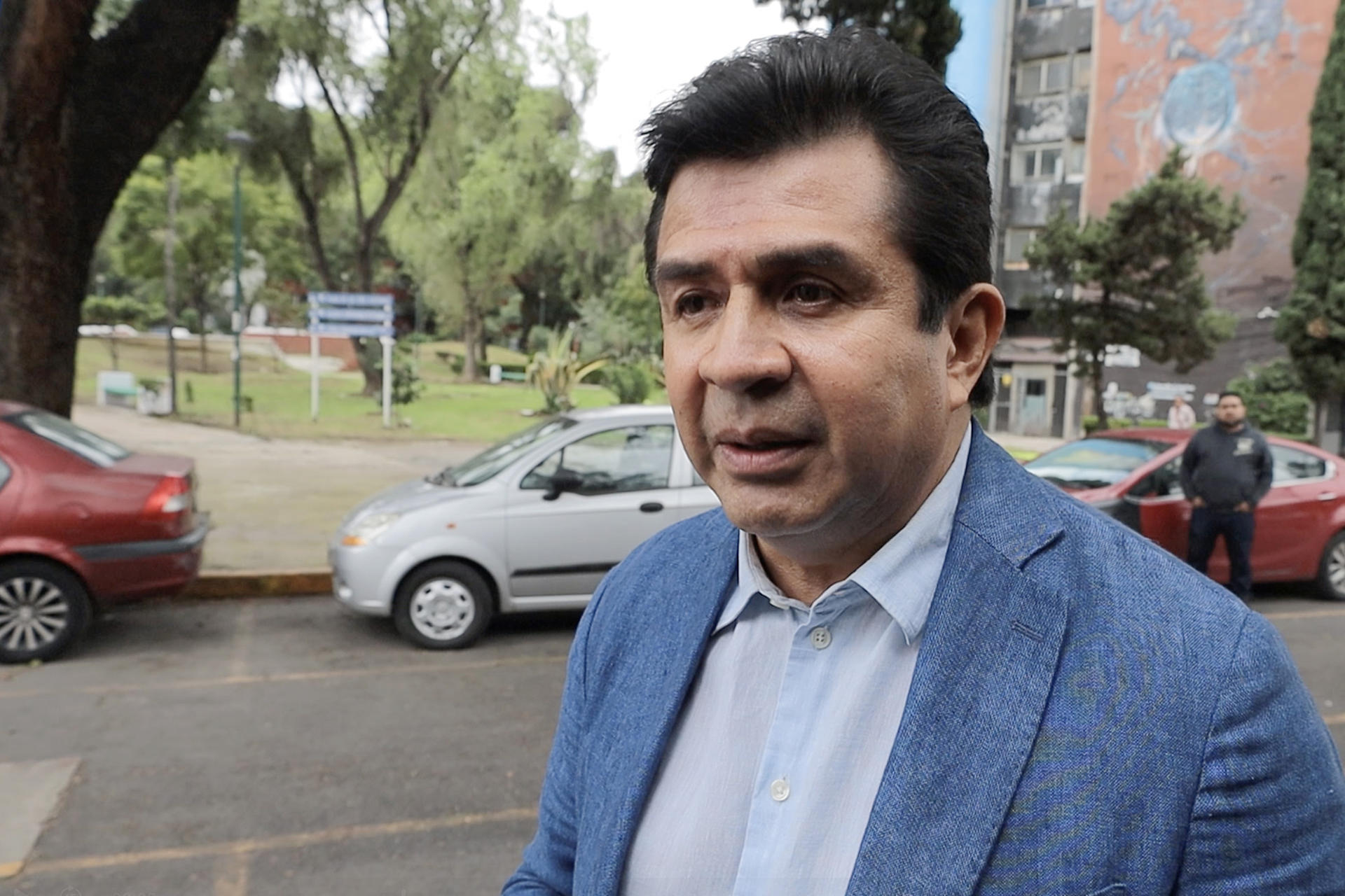 El doctor en educación Hegel Cortés habla en una entrevista con EFE este jueves, en Ciudad de México (México). EFE/ Madla Hartz