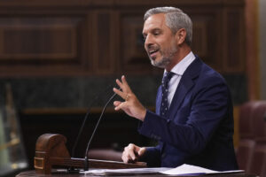 Imagen de archivo (10/09/2025) del diputado popular Juan Bravo Baena duranteun pleno del Congreso de los Diputados celebrado en Madrid. EFE/ Borja Sánchez-Trillo