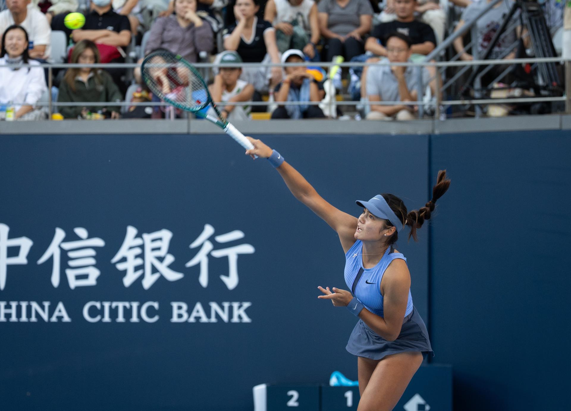 La británica Emma Raducanu, durante su partido contra la estadounidense Jessica Pegula, en el Abierto de China. EFE/EPA/JESSICA LEE