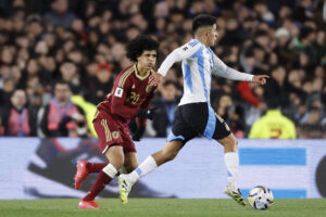 Thiago Almada, en el partido del pasado 4 de septiembre entre Argentina y Venezuela. EFE/ Juan Ignacio Roncoroni