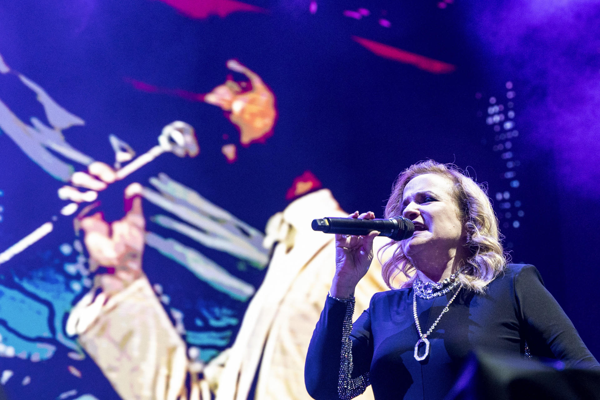 El dúo argentino Pimpinela actúa este jueves, en Santander dentro del ciclo La Plaza Santander 2025. EFE/ Roman G.aguilera