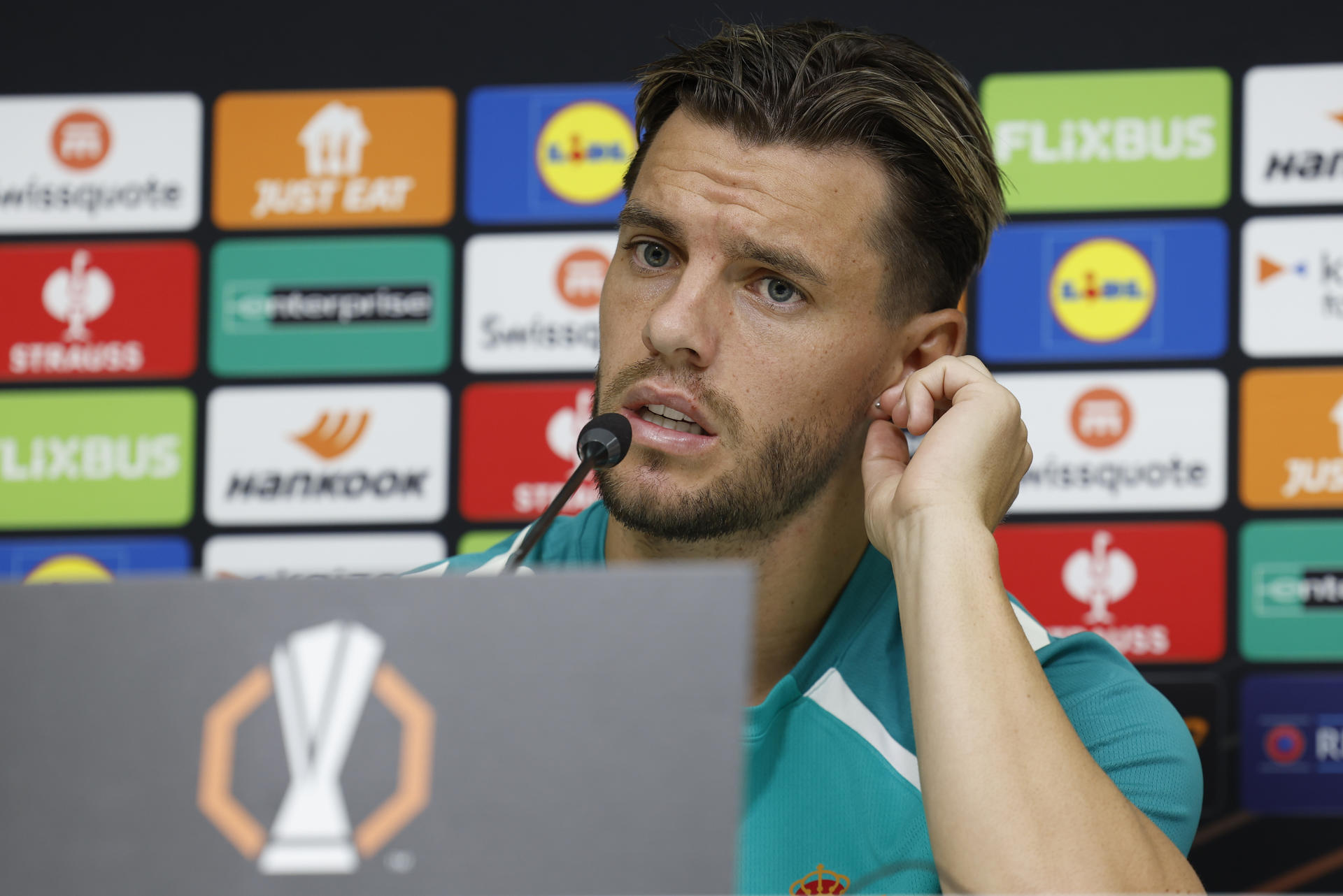 El mediapunta argentino del Betis Giovani Lo Celso en rueda de prensa en Sevilla. EFE/ Julio Muñoz
