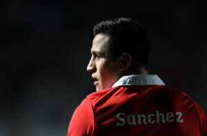 Fotografía de Paolo Aguilar, en la que puede verse en una imagen de archivo de 2011 al futbolista chileno Alexis Sanchez, durante un entrenamiento con la selección de su país. EFE