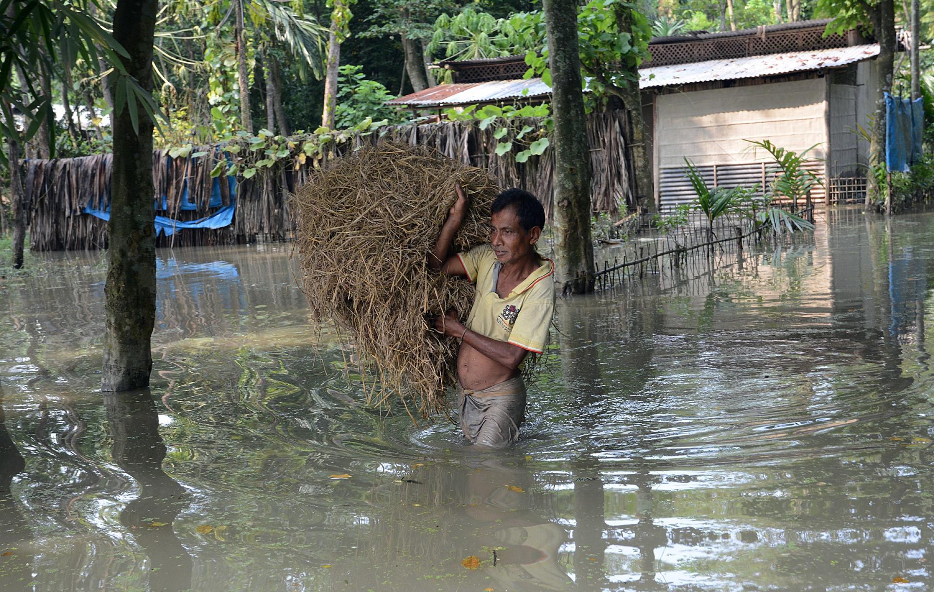 Inundaciones en la India causadas por el monzón, en una imagen de archivo. EFE/EPA/STR