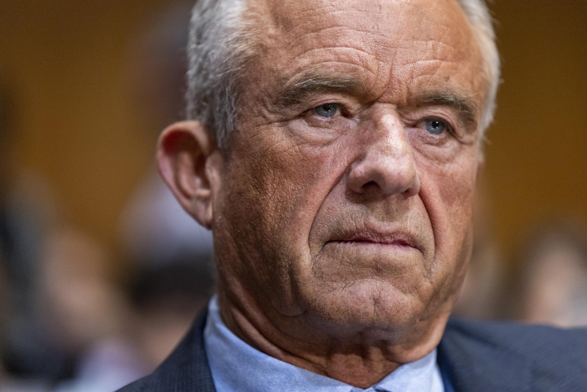 El secretario de Salud de Estados Unidos, Robert F. Kennedy Jr., testifica ante el Comité de Finanzas del Senado, en Washington, DC, el 4 de septiembre de 2025. EFE/SHAWN THEW
