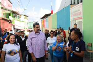 Fotografía cedida por el Palacio de Miraflores donde se observa al presidente de Venezuela, Nicolás Maduro, en un acto de gobierno este martes, en Caracas (Venezuela). EFE/ Palacio de Miraflores