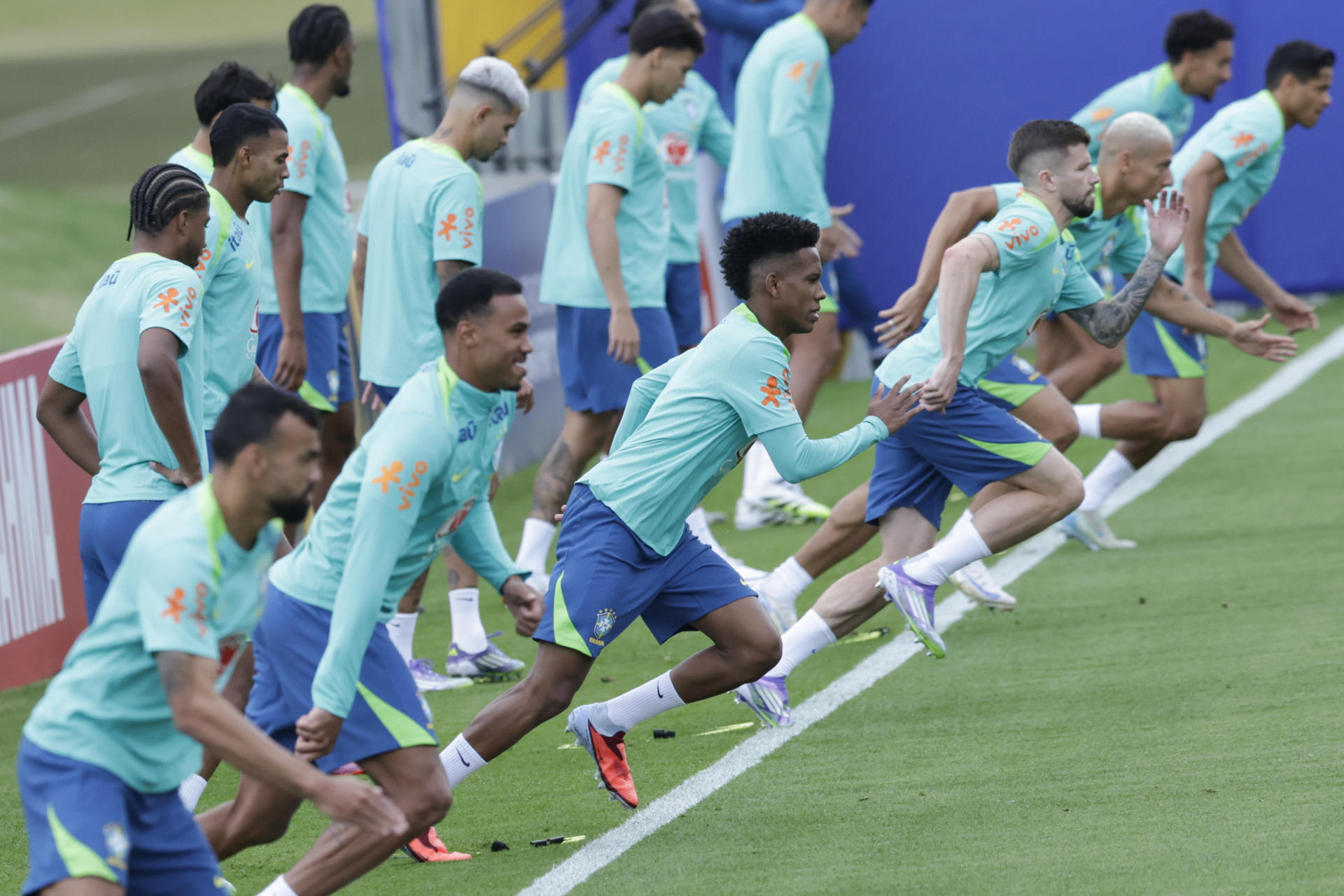 Jugadores de la selección de Brasil participan en un entrenamiento en el complejo de fútbol Granja Comary, en Teresópolis (Brasil). EFE/André Coelho