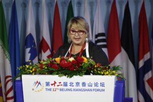 La ministra de Defensa de Uruguay, Sandra Lazo, habla durante la Primera Sesión Plenaria del 12.º Foro de Xiangshan de Pekín, en Pekín, China, el 18 de septiembre de 2025. EFE/EPA/ANDRES MARTINEZ CASARES