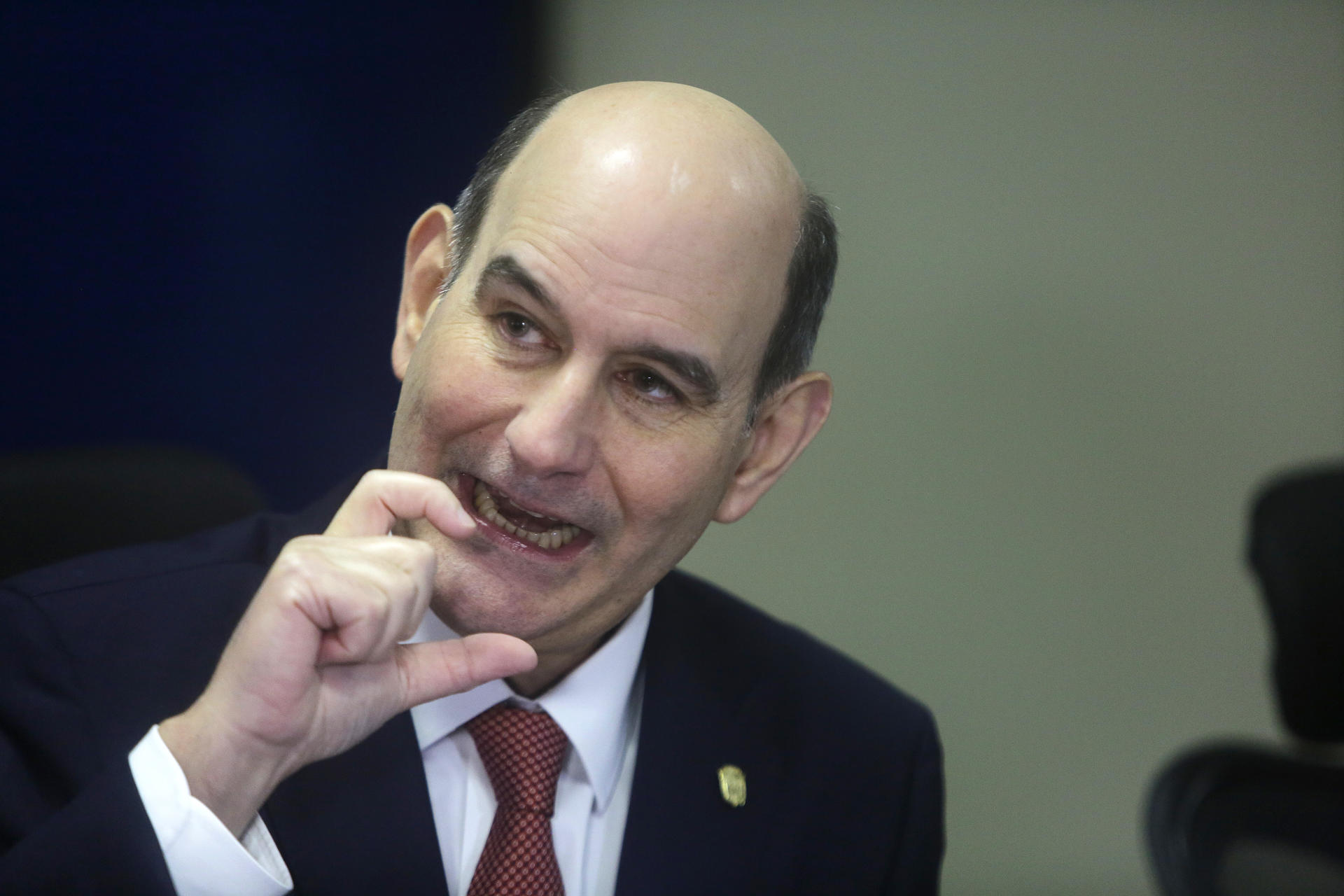 Fotografía de archivo del ministro de Economía y Finanzas (MEF) de Panamá, Felipe Chapman, durante un conversatorio, en Ciudad de Panamá (Panamá). EFE/Carlos Lemos