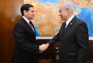 Imagen cedida por el Gobierno israelí del encuentro entre el secretario de Estado de Estados Unidos, Marco Rubio, y el primer ministro israelí, Benjamín Netanyahu. EFE/EPA/HAIM TZACH / GPO / HANDOUT HANDOUT EDITORIAL USE ONLY/NO SALES