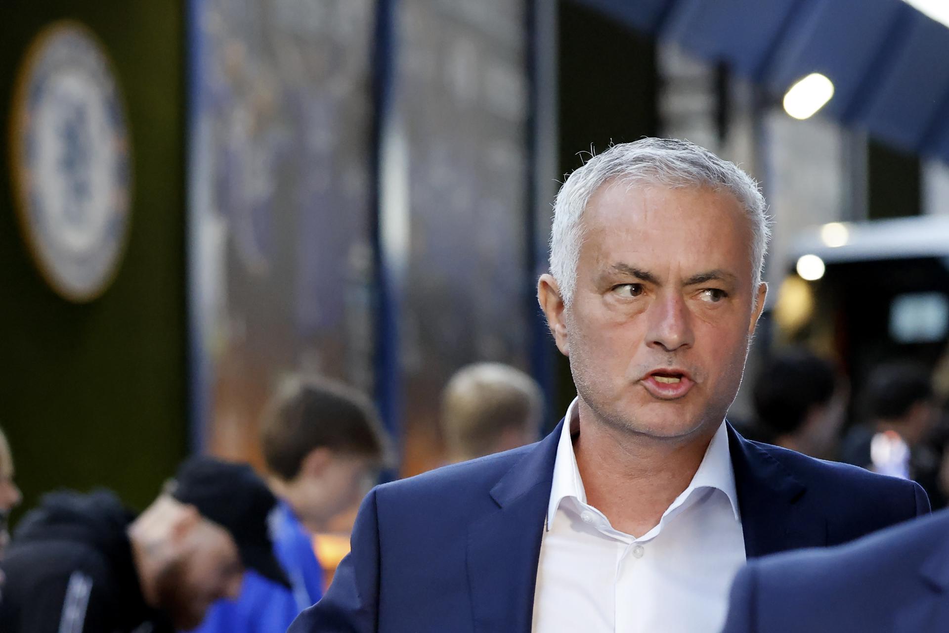 El entrenador del Benfica José Mourinho a su llegada a Stamford Bridge. EFE/EPA/TOLGA AKMEN
