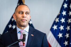 El líder demócrata en la Cámara de Representantes de EE.UU., Hakeem Jeffries, en una foto de archivo. EFE/EPA/EMIL NICOLAI HELMS