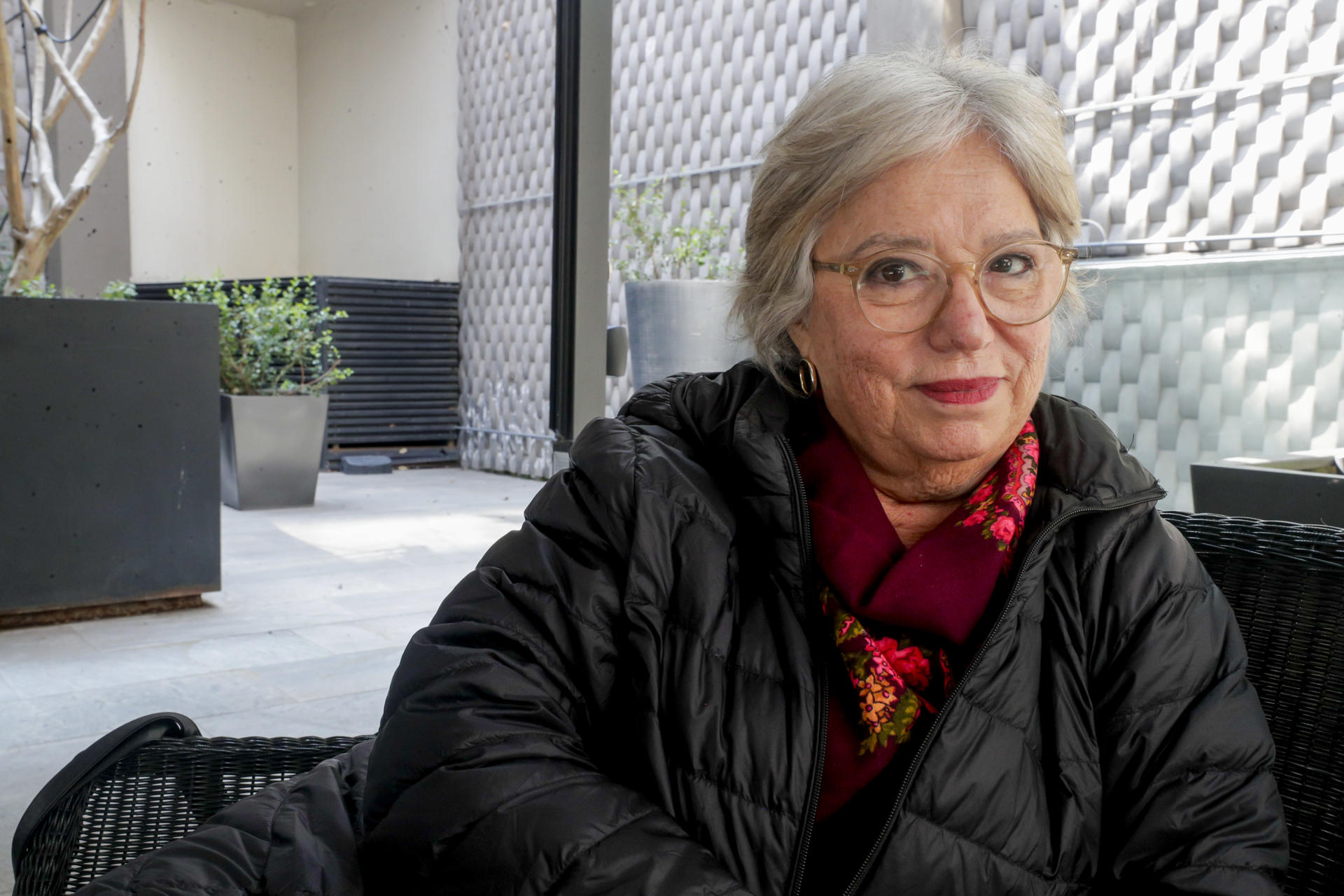 La directora del Instituto Nacional de las Mujeres y exsenadora uruguaya, Mónica Xavier, al posar el pasado 3 de septiembre, durante una entrevista con EFE, en Santiago de Chile. EFE/Elvis González