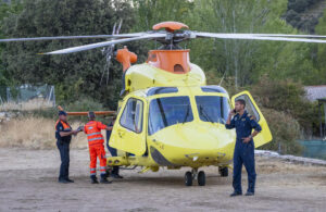 La Guardia Civil ha liberado esta madrugada a la mujer que se encontraba retenida en Prado Negro, una pedanía de Huétor Santillán (Granada), por el presunto asesino de su marido, que ha sido detenido. EFE/Miguel Ángel Molina