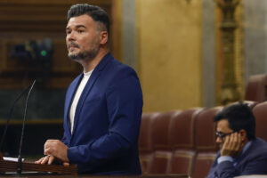El diputado de ERC Gabriel Rufián interviene durante el Pleno del Congreso que se celebra este martes, en Madrid. EFE/ J.P.Gandul