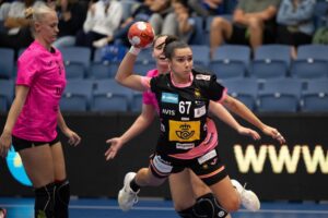 La jugfadora de España Eva ÁLvarez en el partido amistosos que han jugado Eslovaquia y España en Zilina, Eslovaquia. EFE/RFEBalonamno