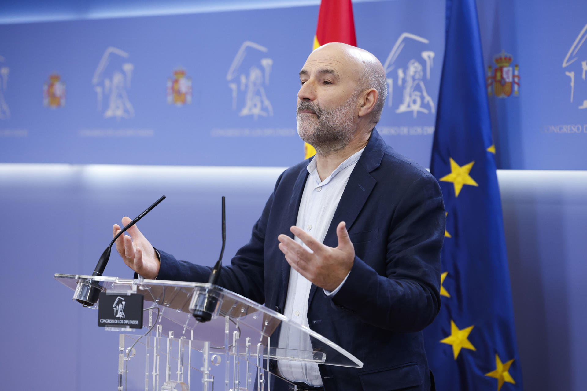 El diputado del BNG Néstor Rego ofrece una rueda de prensa en el Congreso de los Diputados, este martes. EFE/Javier Lizón
