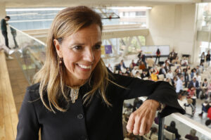 La concejal de Turismo del Ayuntamiento de Madrid y secretaria general de la Unión de Ciudades Capitales Iberoamericanas (UCCI), Almudena Maíllo, fue captada este viernes, 19 de septiembre, durante una entrevista con EFE, en Bogotá (Colombia). EFE/Mauricio Dueñas