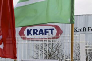 Fotografía de archivo de una vista del logo de la firma alimenticia Kraft Foods, en un almacén de la compañía, en Halle (Bélgica). EFE/Nicolas Maeterlinck