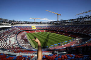 Aspecto del estado del Spotify Camp Nou durante la visita para periodistas que ha realizado el FC Barcelona este lunes mientras se mantiene a la espera de la licencia del Ayuntamiento de Barcelona para poder reabrir el estadio. EFE/Alberto Estévez