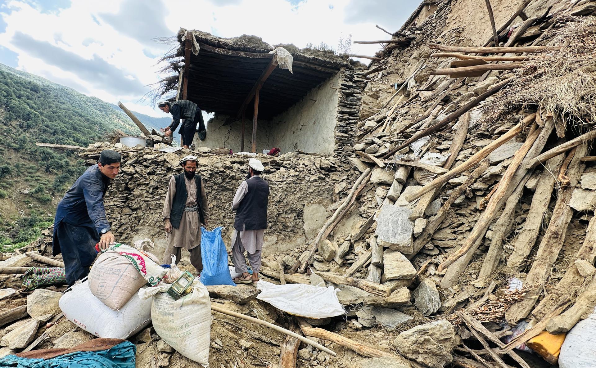 Imagen del 5 de septiembre de los daños en Kunar (Afganistán) a causa del terremoto. EFE/EPA/HAMID SABAWOON