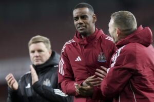 Fotografía de Andy Rain, en la que puede verse en una imagen de archivo del 7 de enero de 2025 al futbolista Alexander Isak (c). EFE