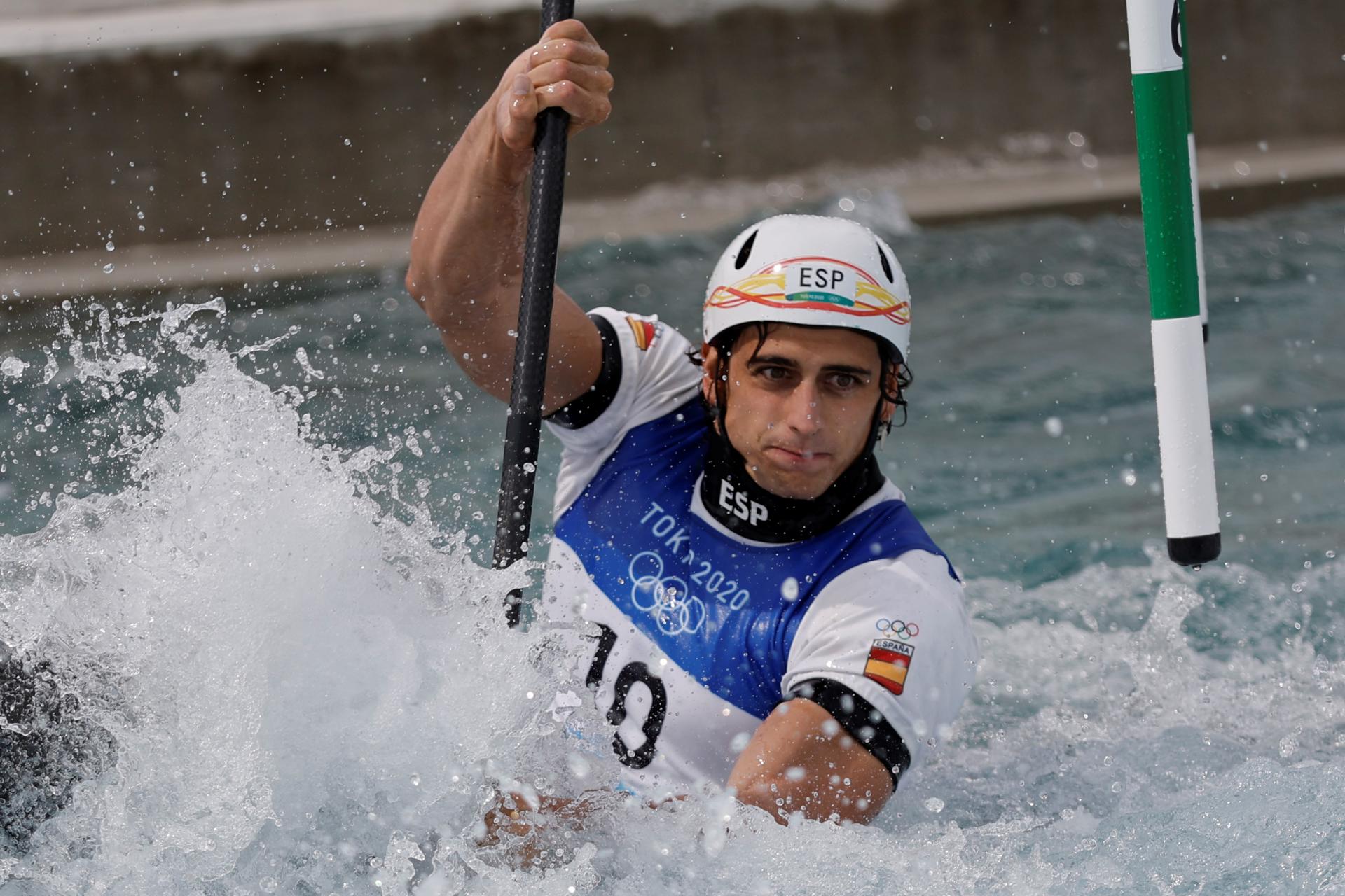 Foto de archivo del español David Llorente, el primer campeón del mundo kayak cross contrarreloj. EFE/ Enric Fontcuberta