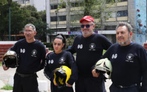 Desde la izquierda, los rescatistas 'Topos' Luis Vázquez, Marlene Monserrat, Rafael López y Miguel Correa posan durante una entrevista con EFE este viernes, en Ciudad de México (México). EFE/ Mario Guzmán