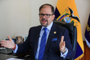 Fotografía de archivo del ministro del Interior de Ecuador, John Reimberg, durante una entrevista con EFE, en Quito (Ecuador). EFE/José Jácome