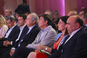 SANTANDER (ESPAÑA), 03/09/2025.- El ministro de Industria, Turismo y Comercio, Jordi Hereu (c) clausura este miércoles la tercera y última jornada del 39 encuentro de la Economía Digital y de las Telecomunicaciones celebrada en Santander. EFE/ Celia Agüero
