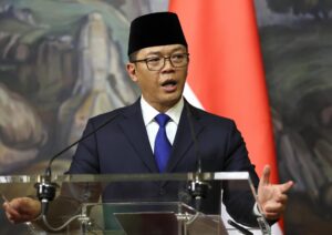 Fotografía de archivo, tomada el 17/06/2025, que muestra al ministro de Exteriores de Indonesia, Sugiono, en una rueda de prensa en Moscú, Rusia. EFE/EPA/YURI KOCHETKOV / POOL