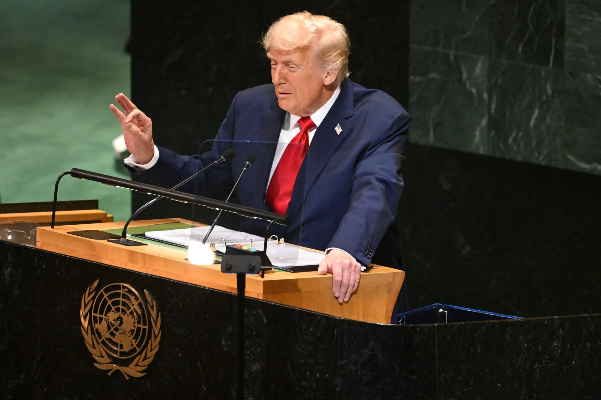 El presidente de Estados Unidos, Donald Trump, al intervenir este martes, 23 de septiembre, en la 80ª sesión de la Asamblea General de las Naciones Unidas, en la sede de la ONU, en Nueva York (NY, EE.UU.). EFE/Lukas Coch