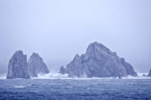 Fotografía de archivo del fuerte oleaje ante la llegada de un huracán, en Los Cabos (México). EFE/Jorge Reyes