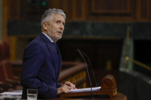 El ministro de Interior, Fernando Grande-Marlaska durante la sesión de control al Gobierno, este miércoles en el Congreso. EFE/J.J. Guillén