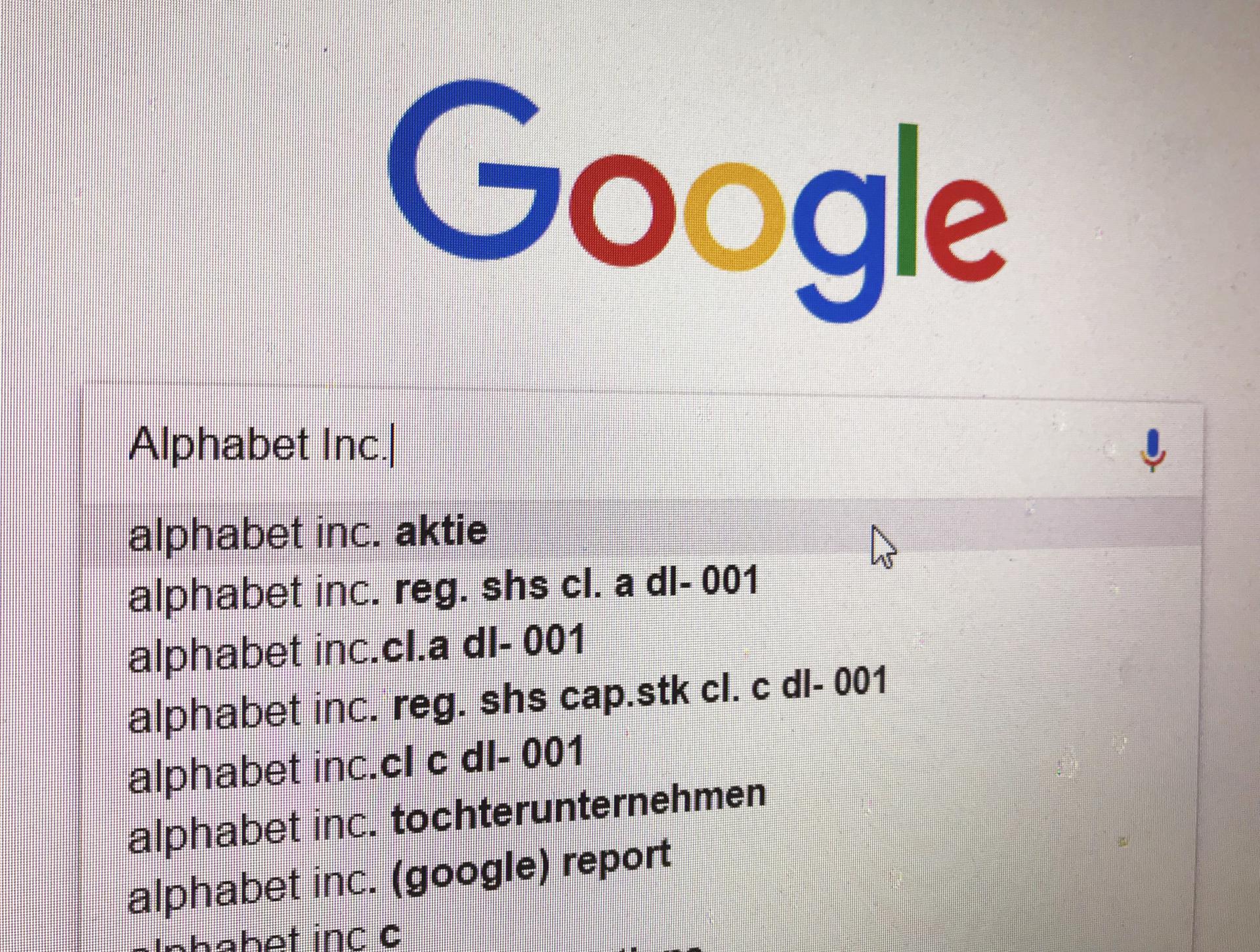 Detalle del home del buscador de internet Chrome de Google al indagar acerca de la compañía tecnológica Alphabet. EFE/Mauritz Antin
