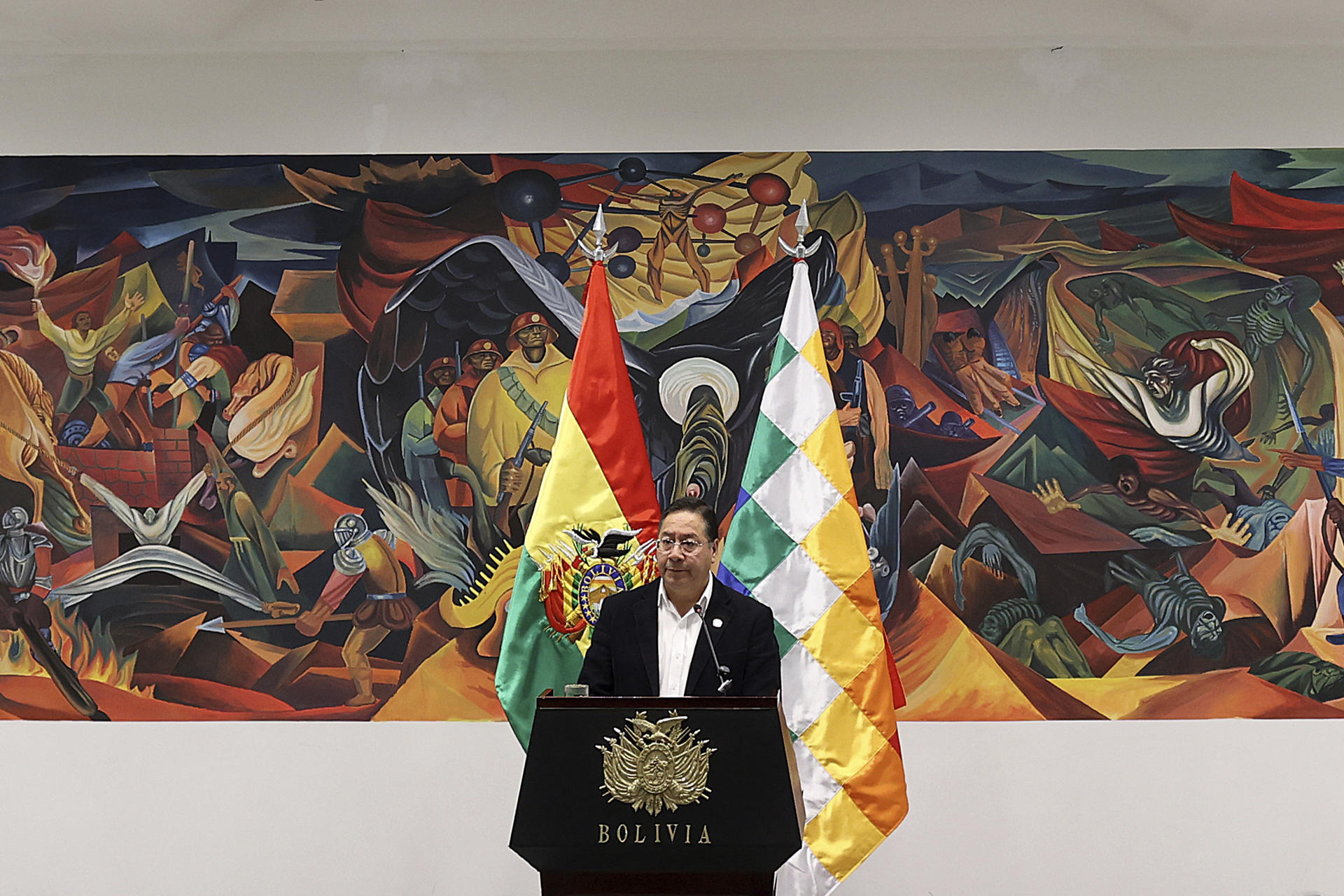 Fotografía de archivo del presidente de Bolivia, Luis Arce, durante una rueda de prensa, en la Casa Grande del Pueblo, en La Paz (Bolivia). EFE/Luis Gandarillas
