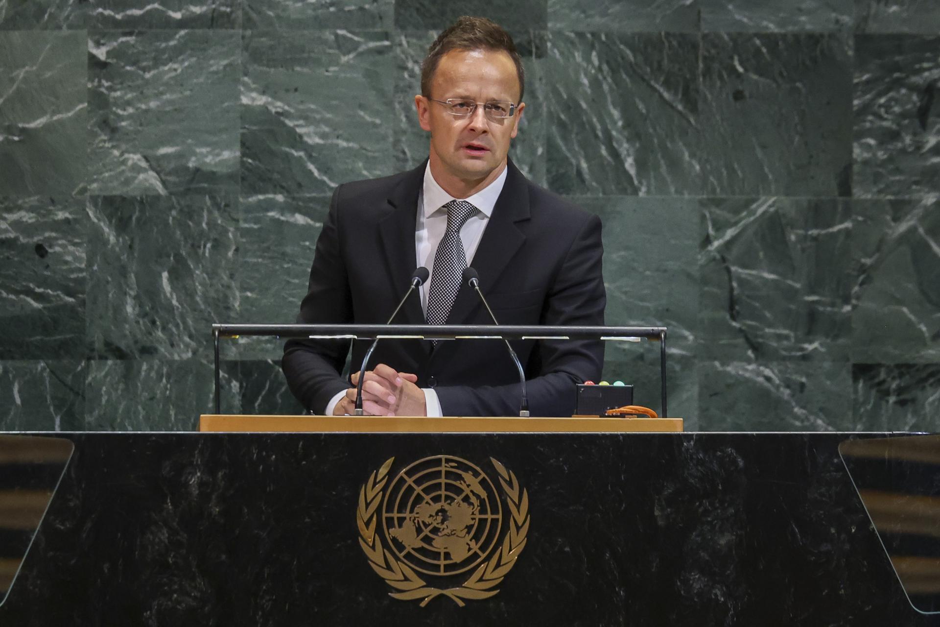 El ministro de Asuntos Exteriores y Comercio de Hungría, Péter Szijjártó, habla durante la Asamblea General de la ONU en Nueva York, el 24 de septiembre de 2025. EFE/EPA/SARAH YENESEL