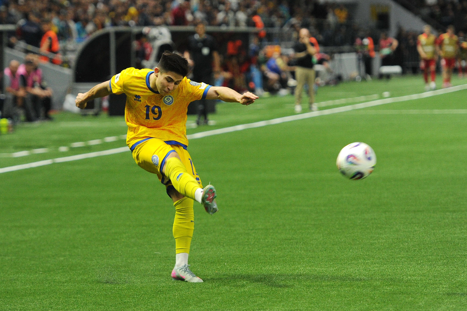 Un futbolista que aún no ha cumplido la mayoría de edad, Dastán Satpáyev, es la mayor amenaza del Kairat kazajo, el próximo rival del Real Madrid en la Liga de Campeones..  EFE/ Kairat