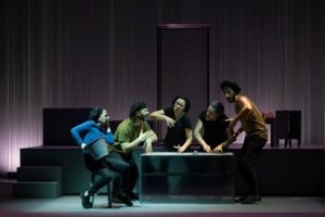 Fotografía cedida por Teatro de La Abadía de la obra 'El dragón de oro'