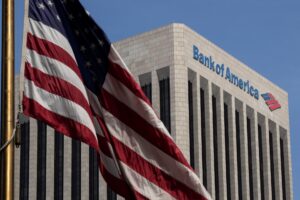 Fotografía de archivo del 17 de marzo de 2023 que muestra la fachada de un edificio de Bank of America en Los Ángeles (EE.UU.). EFE/EPA/ALLISON DINNER /ARCHIVO