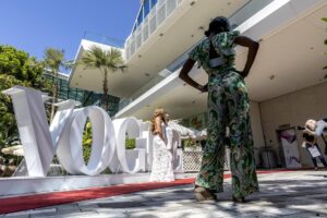 Fotografía de archivo de un grupo de modelos al posar para un evento de la revista Vogue, en Aventura (Florida, EE.UU.) EFE/Cristóbal Herrera