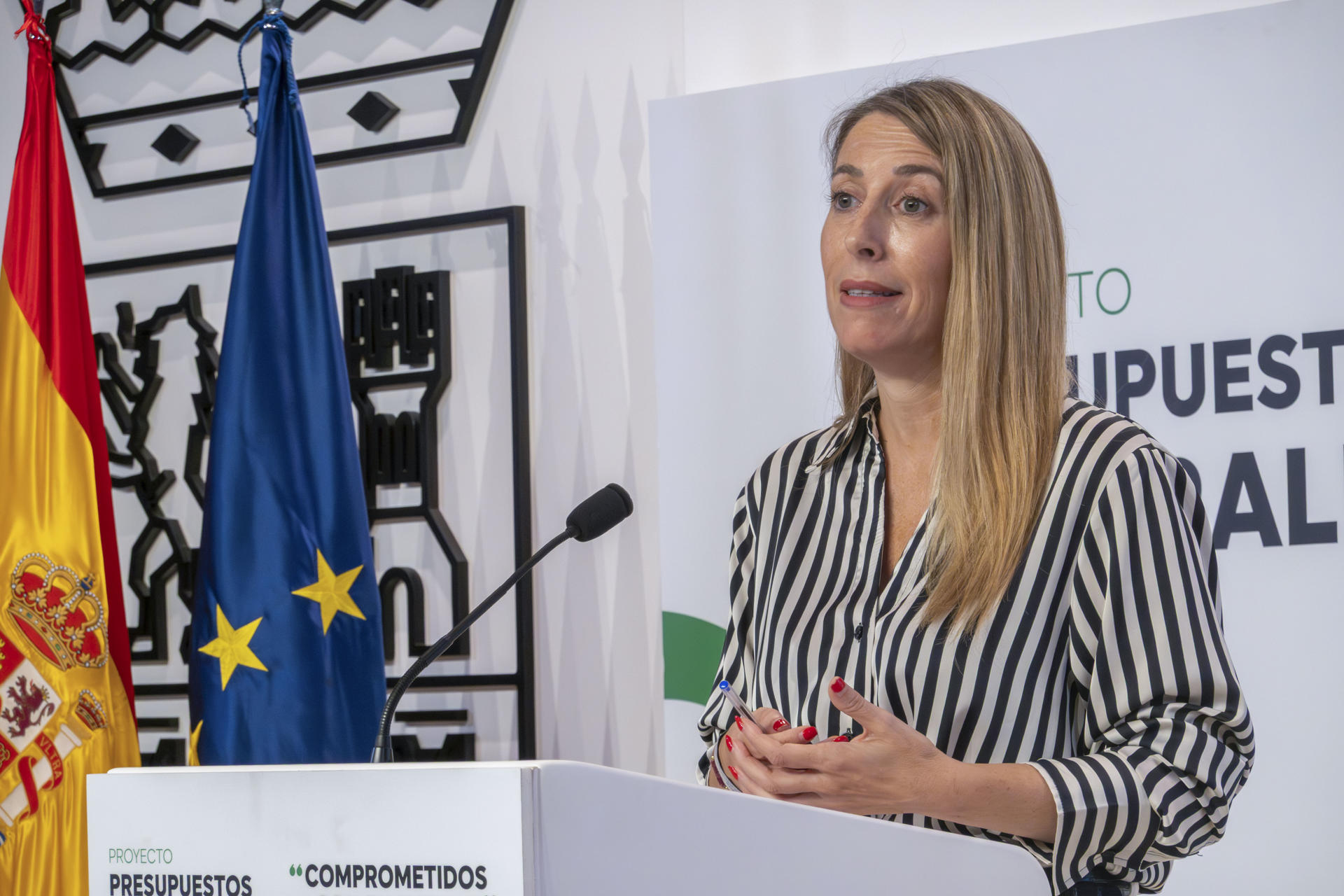 La presidenta de la Junta de Extremadura, María Guardiola, ha avisado este lunes a los grupos parlamentarios del Parlamento regional que si no puede sacar adelante los presupuestos autonómicos para 2026 convocará elecciones anticipadas. PSOE y Unidas por Extremadura han calificado de "chantaje" la advertencia de la presidenta de la Junta, María Guardiola, de convocar elecciones anticipadas si no se aprueban los presupuestos de 2026 y que presentará un propuesta para modificar el Reglamento de la Asamblea y que la legislatura dure cuatro años y no termine en 2027 como correspondería. EFE/ Jero Morales
