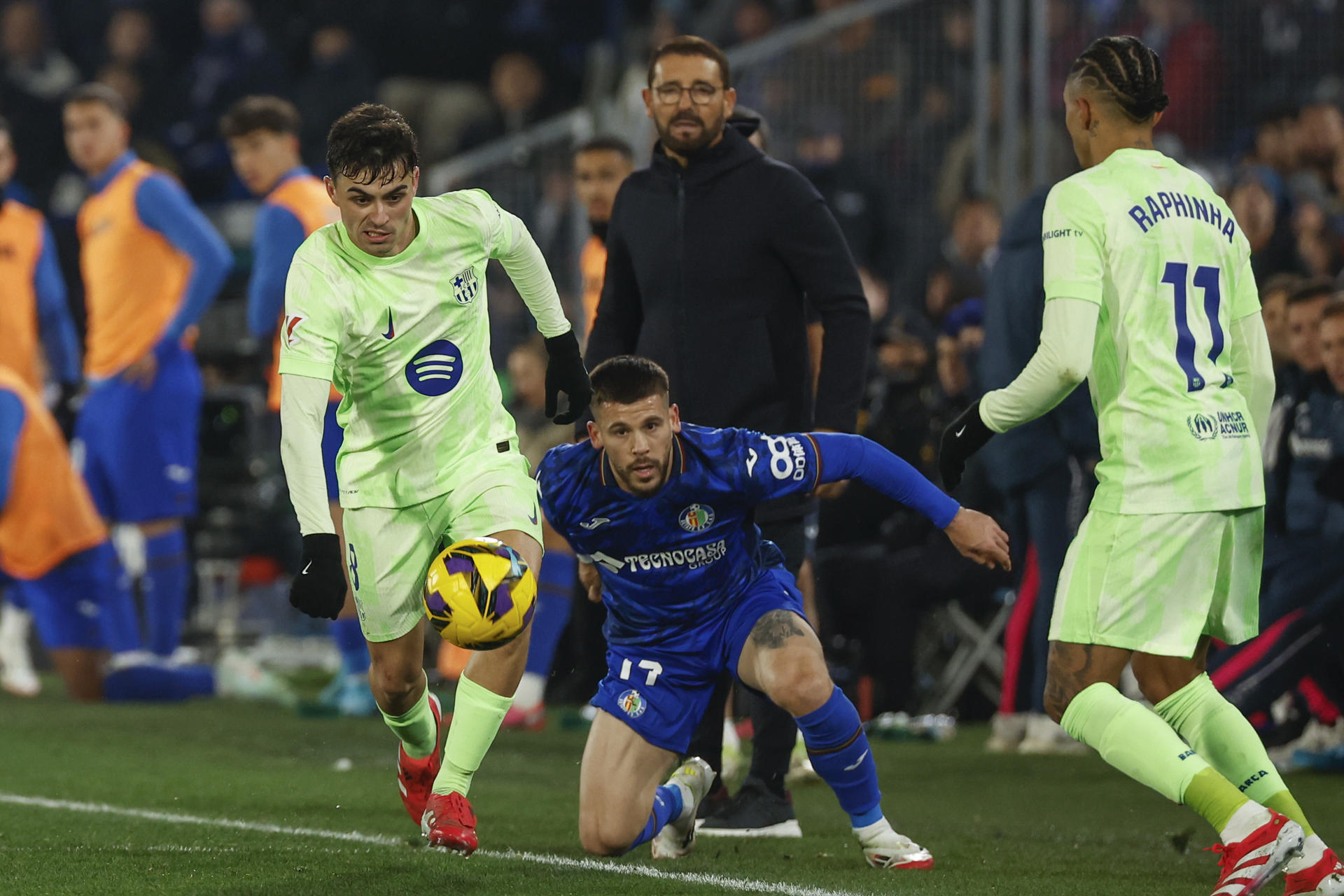 Pedri, ante el Getafe la pasada temporada. EFE / Chema Moya.