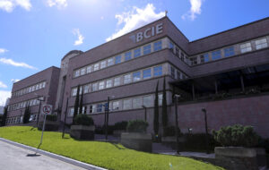 Fotografía de archivo de la fachada del Banco Centroamericano de Integración Económica (BCIE) en Tegucigalpa (Honduras). EFE/ Gustavo Amador