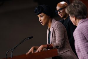 Fotografía de archivo de la congresista Ilhan Omar. EFE/EPA/WILL OLIVER